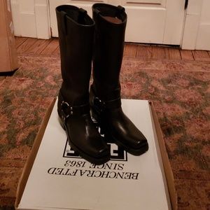 100% authentic Frye 15R boot